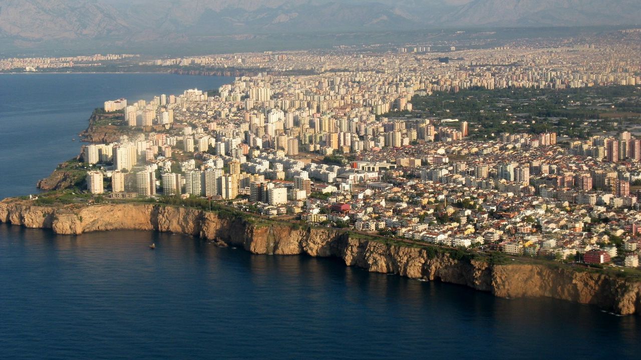 Antalya'da Yabancıya Konut Satışı 2 Katına Çıktı
