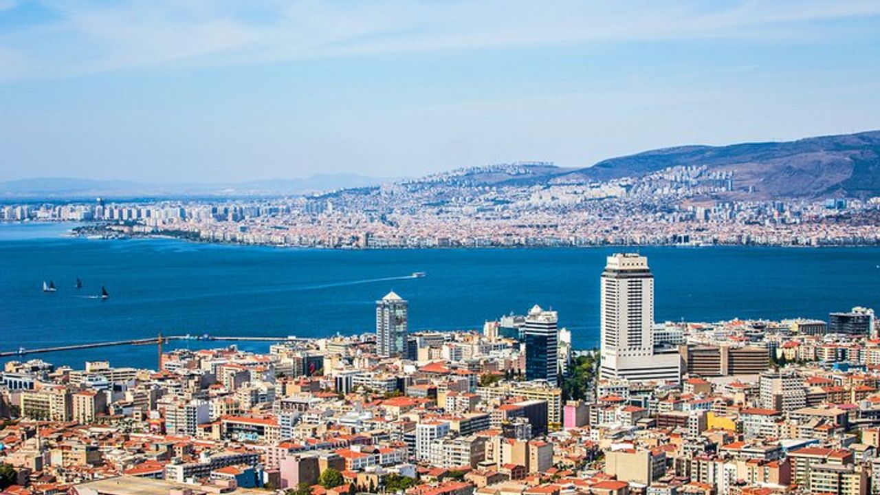 İzmir'de Rekor Artış: Konut Metrekare Fiyatı 10 Bin TL'nin Üstüne Çıktı