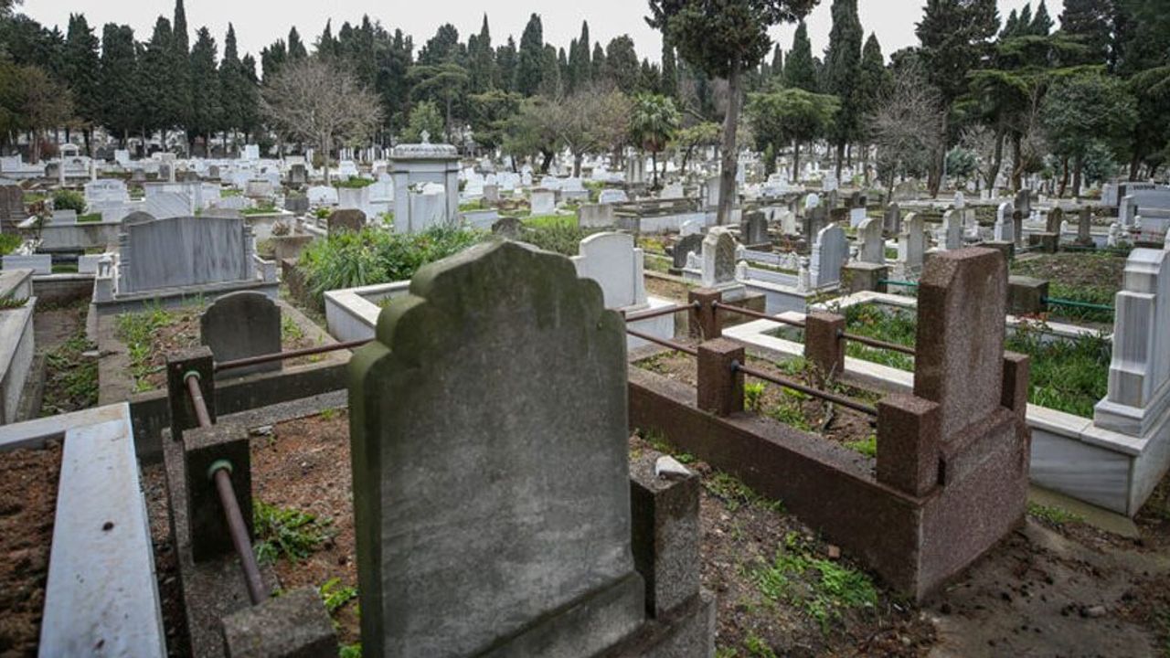 Kredi Kartı Borcunu Ödemeden Ölen Kişinin Mezarına Haciz Geldi