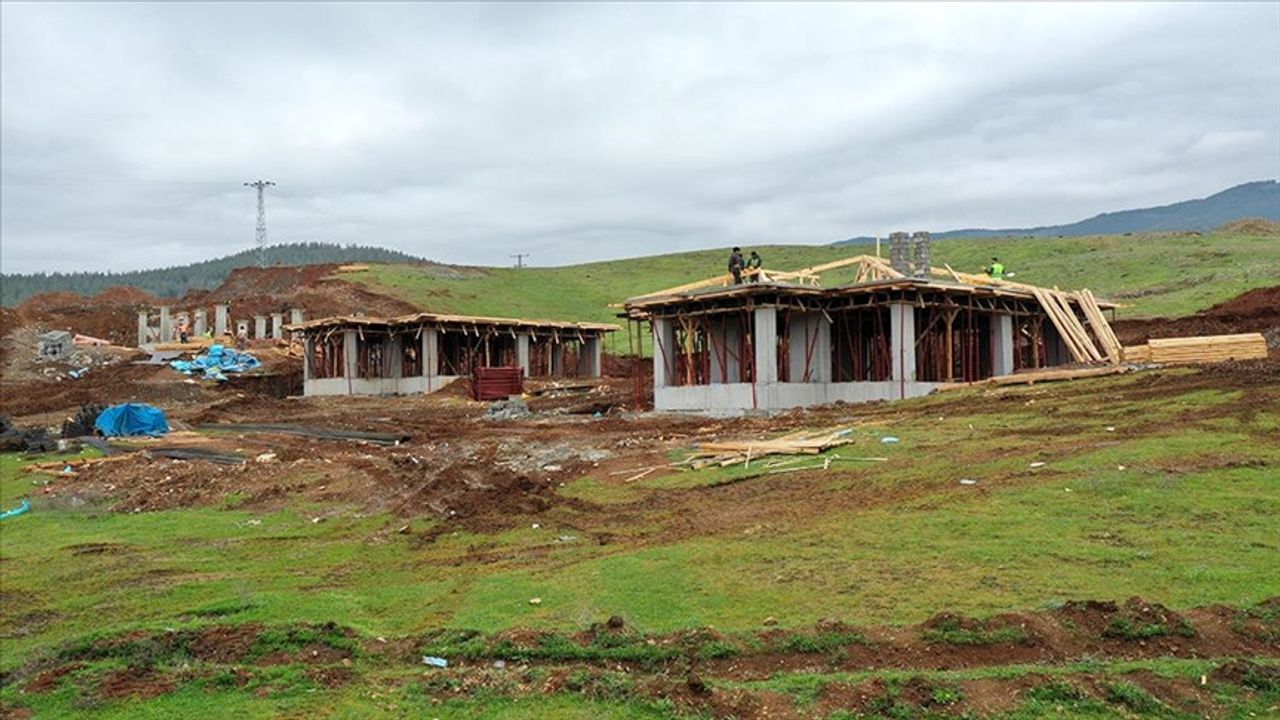 Köy Tipi Afet Evleri Nurdağı'nda Yükselmeye Başladı