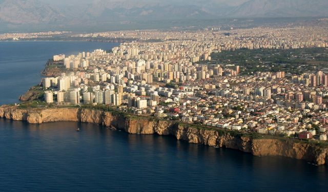 Antalya'da Yabancıya Konut Satışı 2 Katına Çıktı